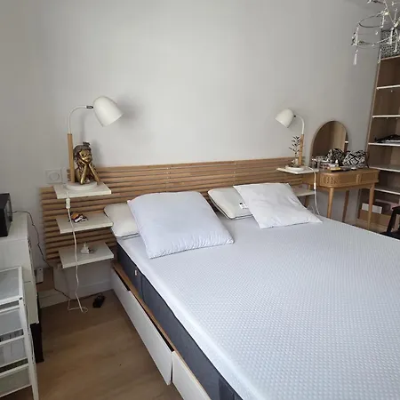 55 M With 2 Bedrooms In