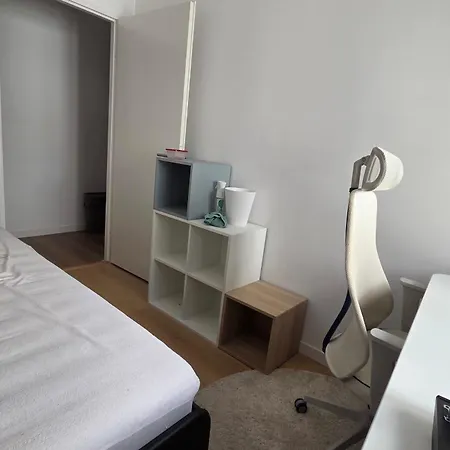 55 M With 2 Bedrooms In *