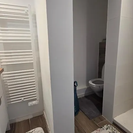 55 M With 2 Bedrooms In Bayonne